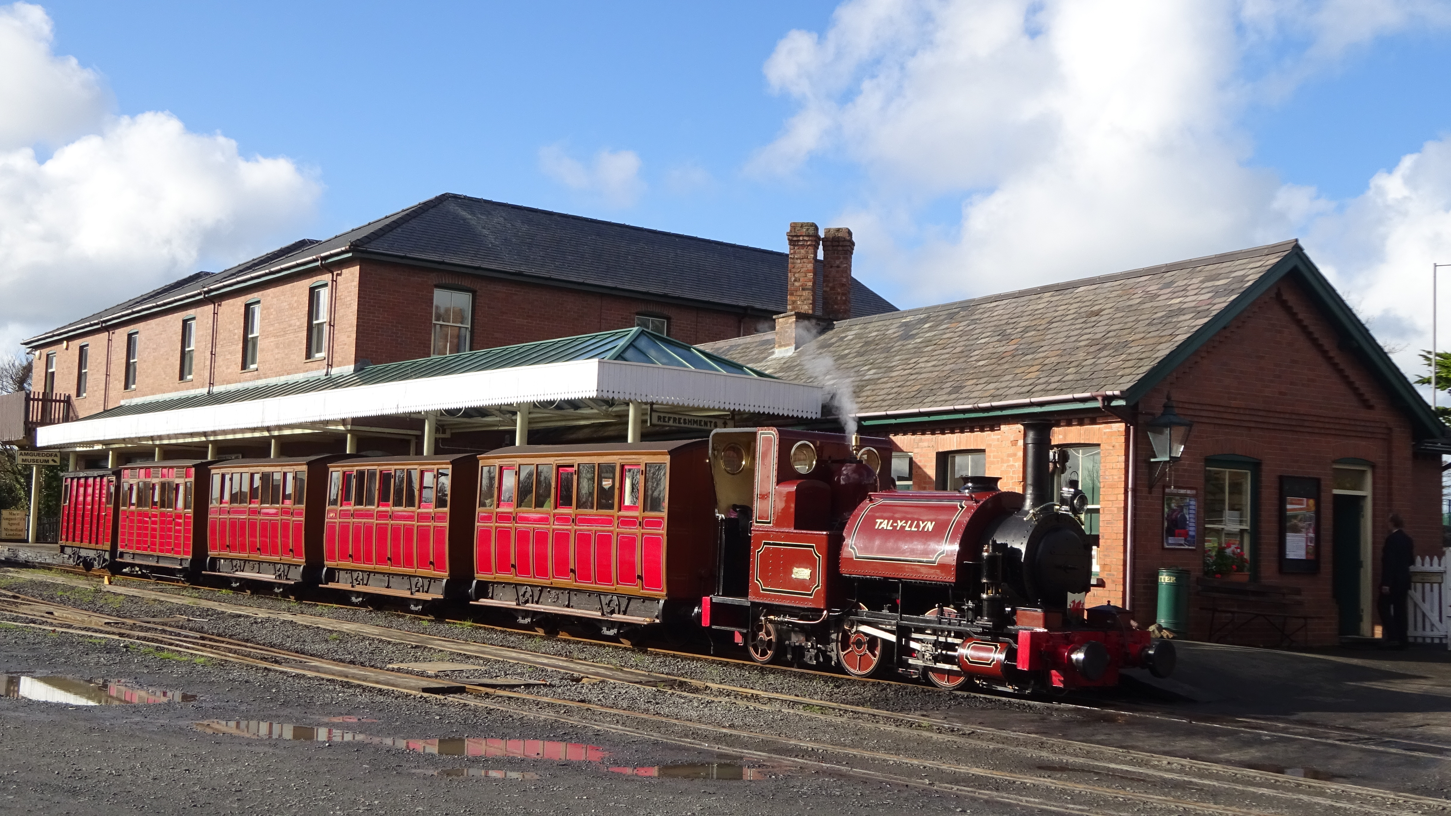 The Vintage cariages at Wharf with No 1 Talyllyn.